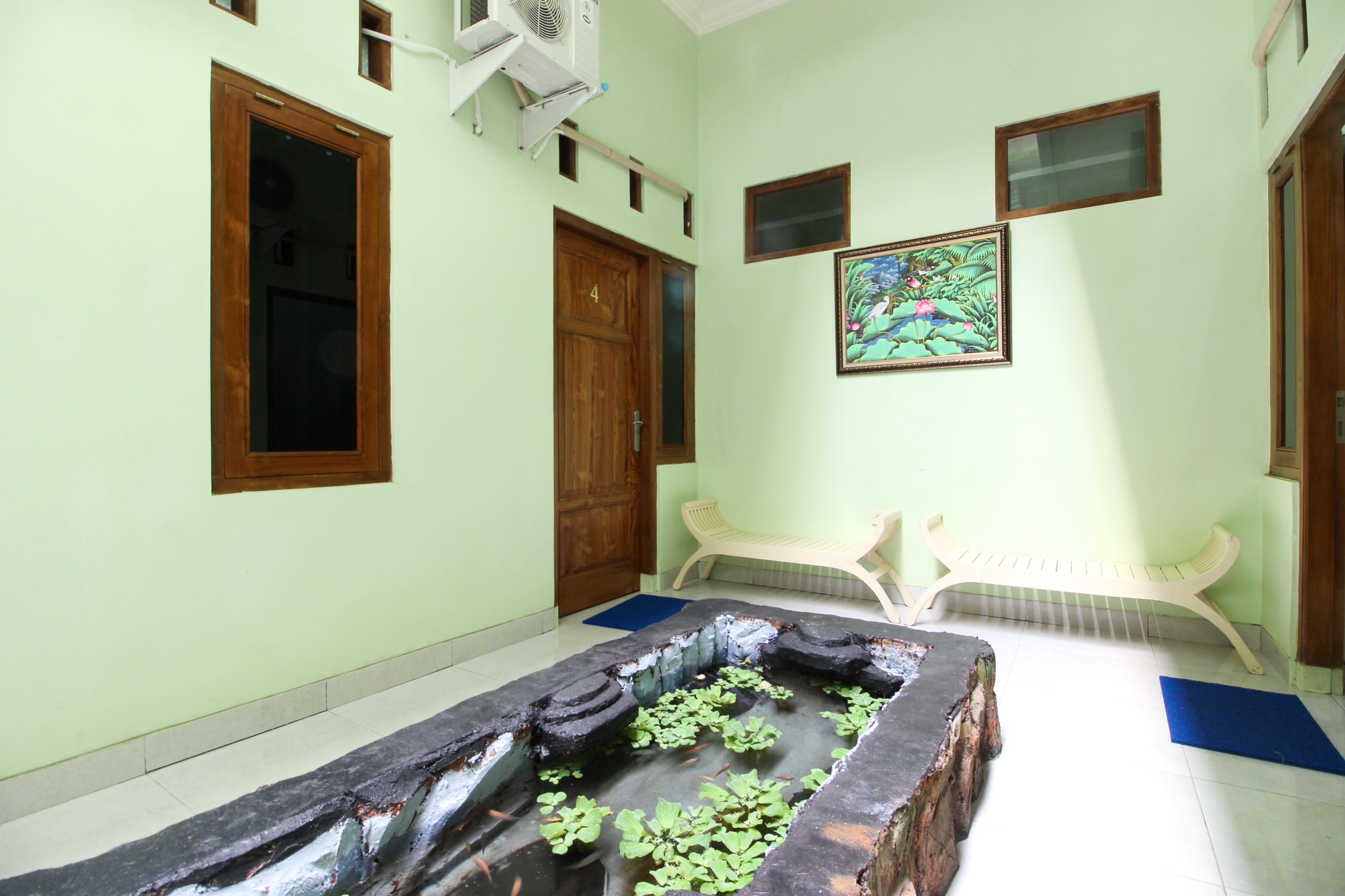 Reddoorz Plus Near Taman Sari Yogyakarta Exterior photo